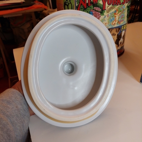 Oneida Vintage Labels Large Oval Stoneware Cookie Jar/Canister - Picture 3 of 13